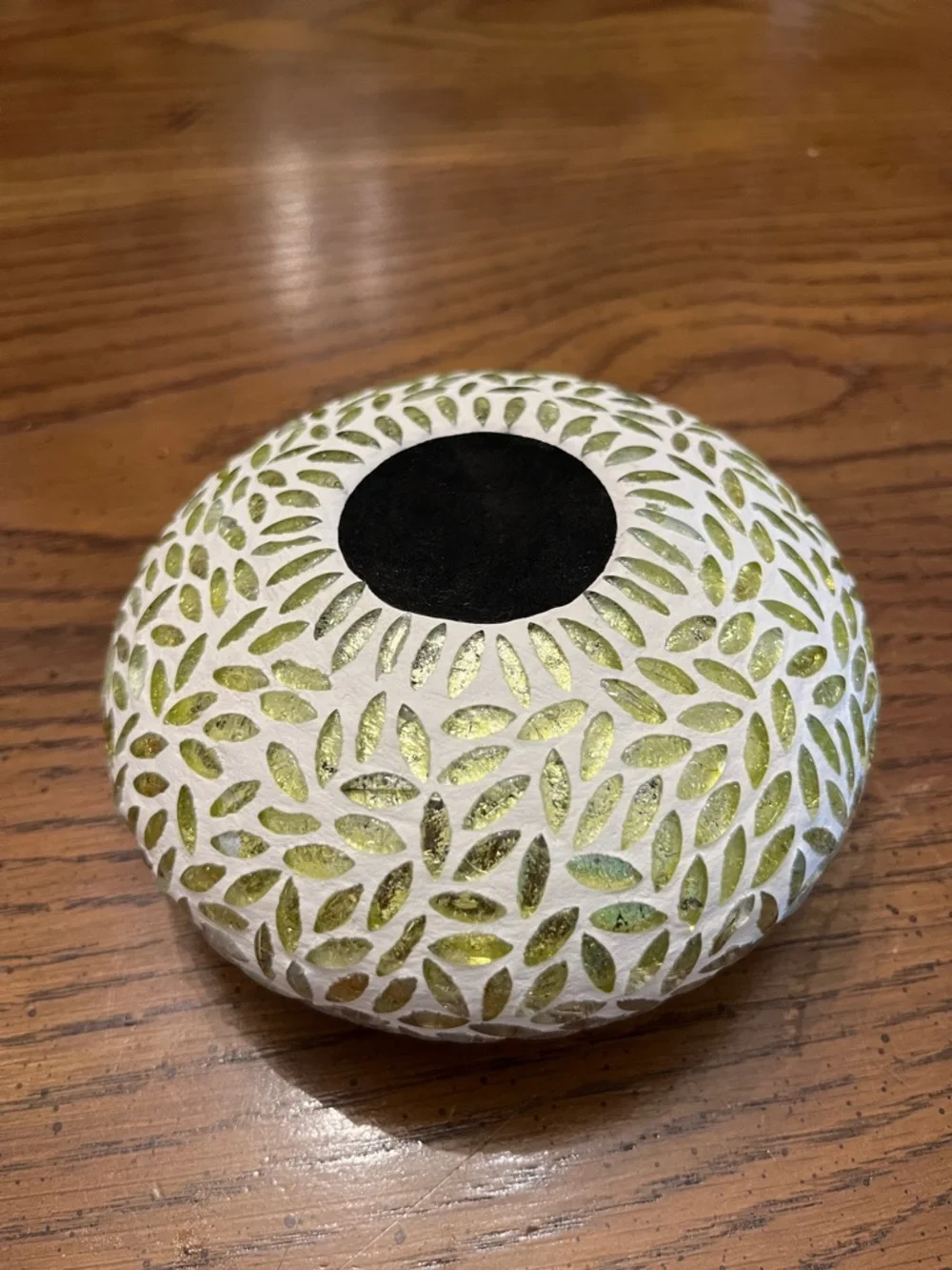 Chamakana Green and Pink tea light candle holder‎